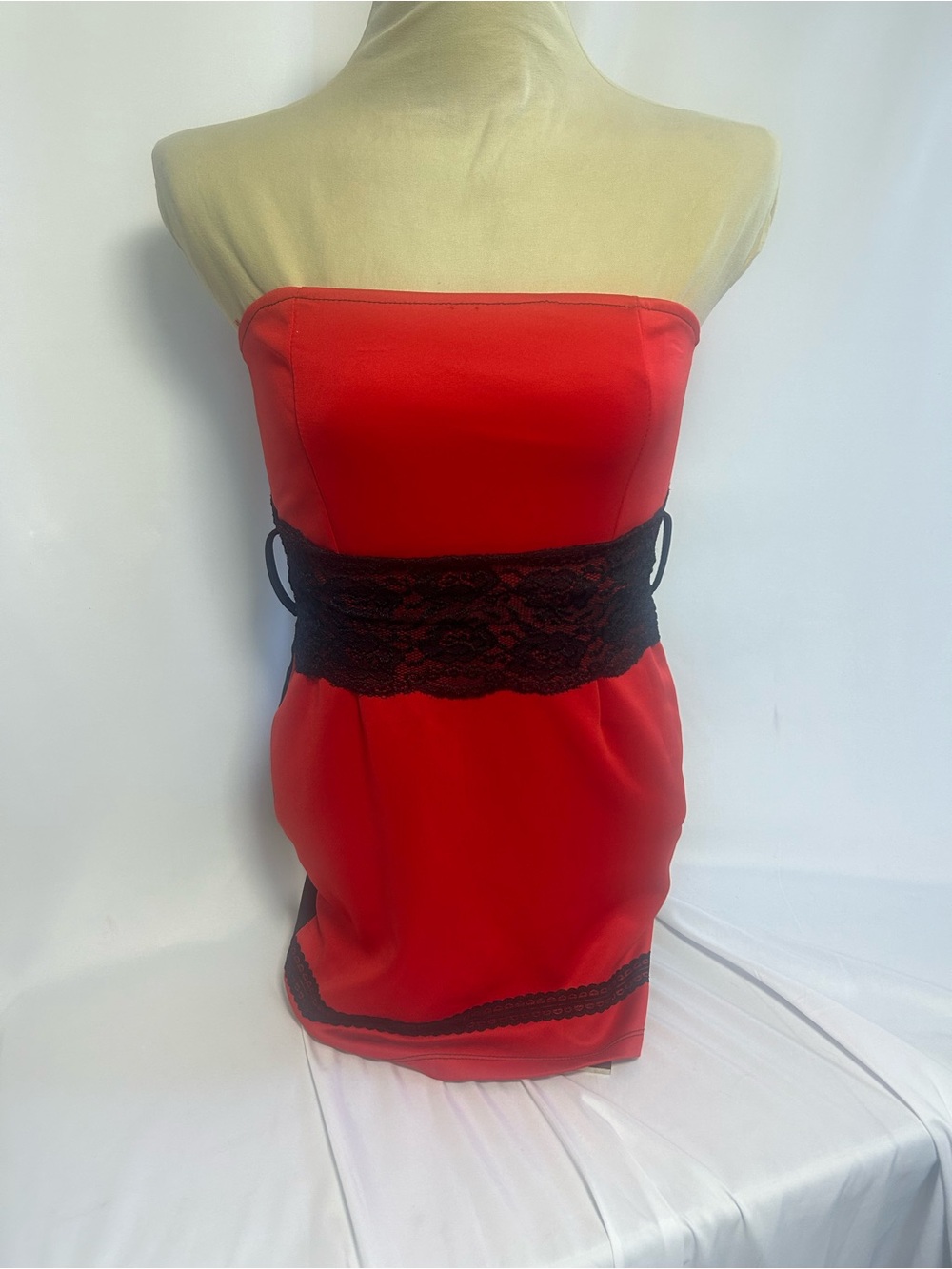Vintage Y2K Strapless Red Lace-Trim Chemise